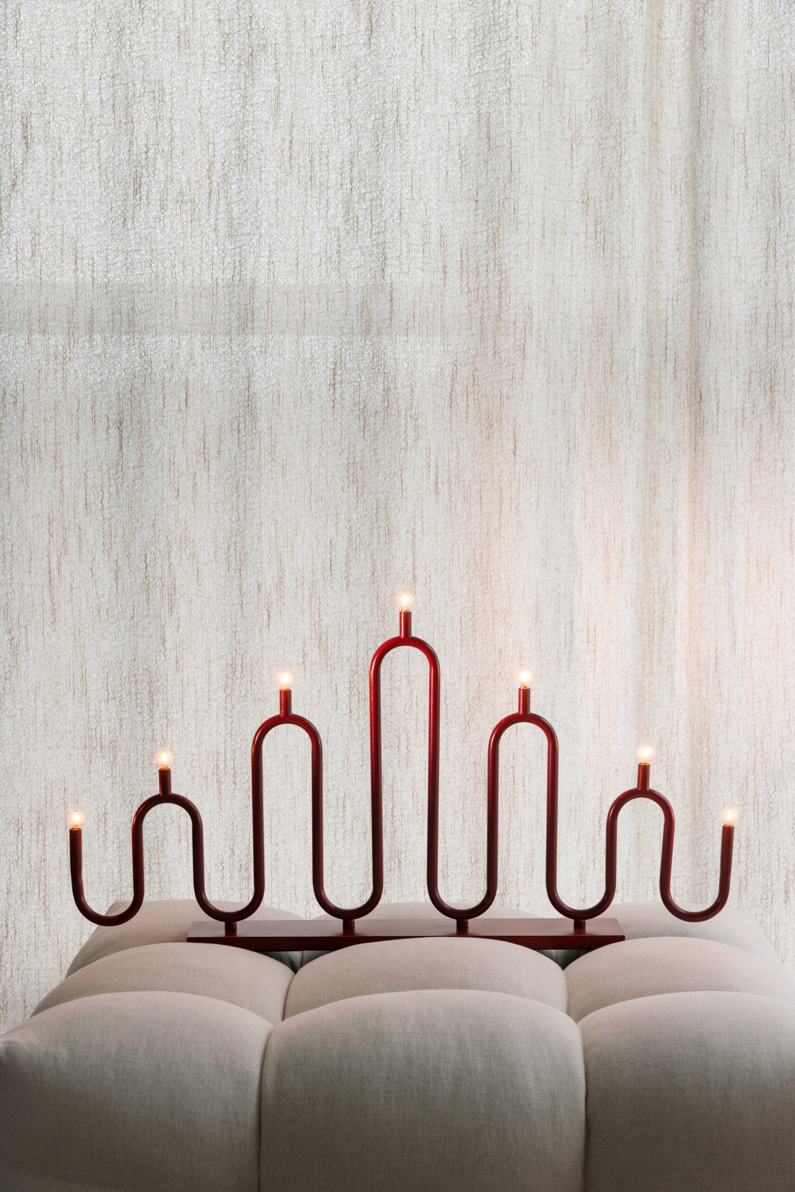 Noel 7 Advendiküünal, Punane