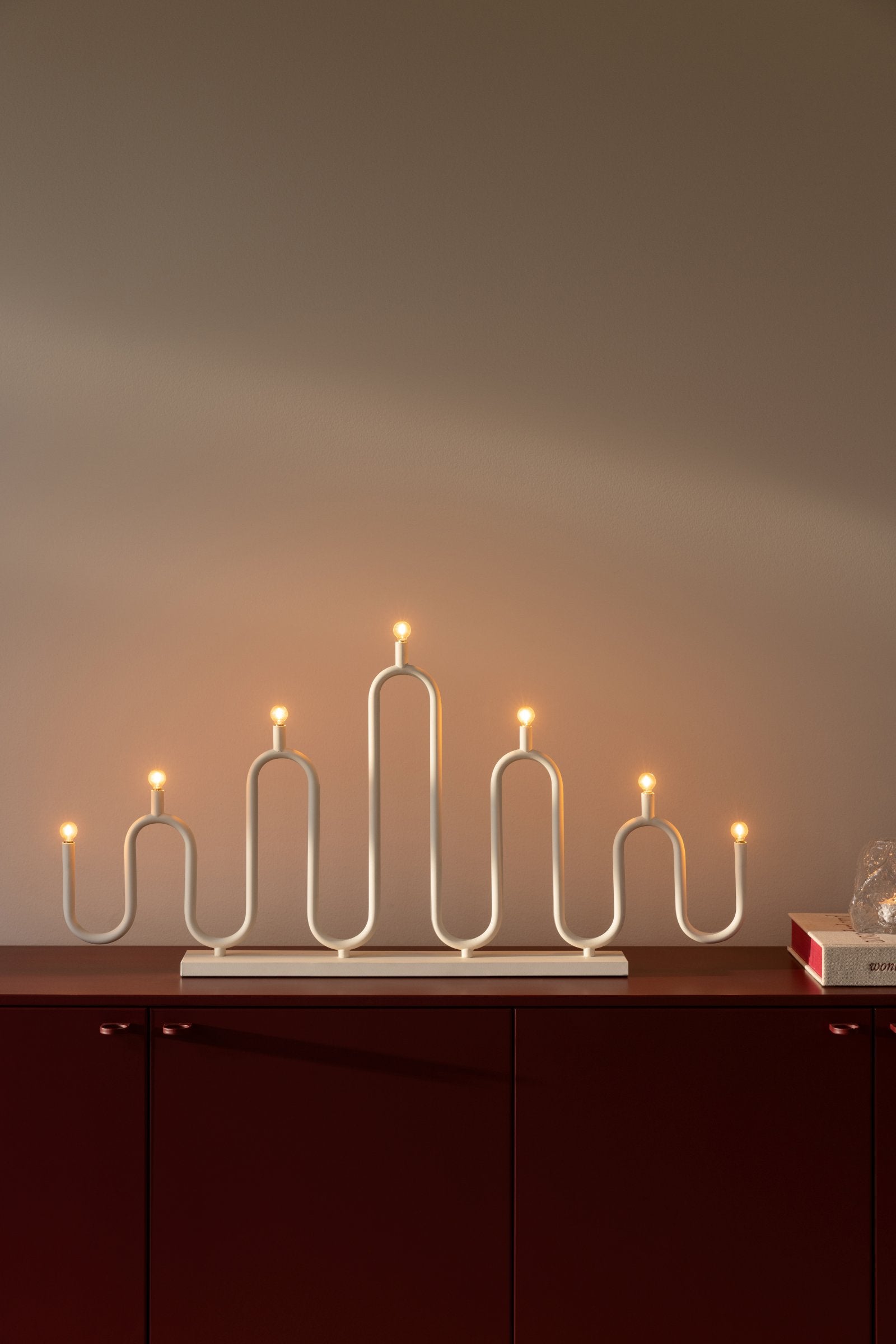 Noel 7 Advendiküünal, Valge
