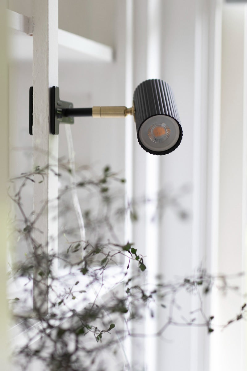Hubble Clip Seinavalgusti, Must - Globen Lighting - snug.ee