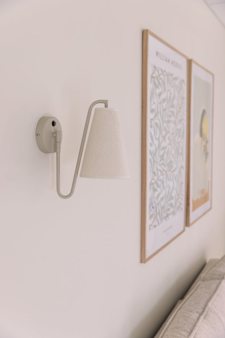 Lou Seinavalgusti, Beež - Globen Lighting - snug.ee