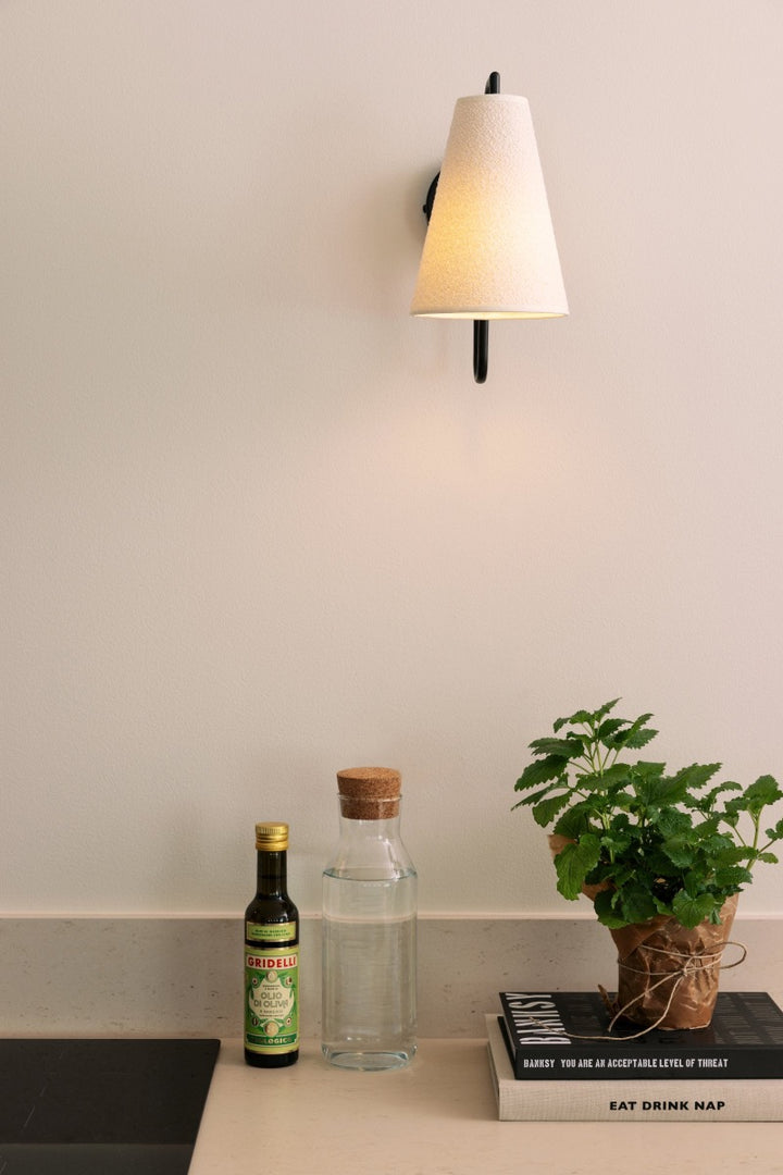 Lou Seinavalgusti, Must - Globen Lighting - snug.ee