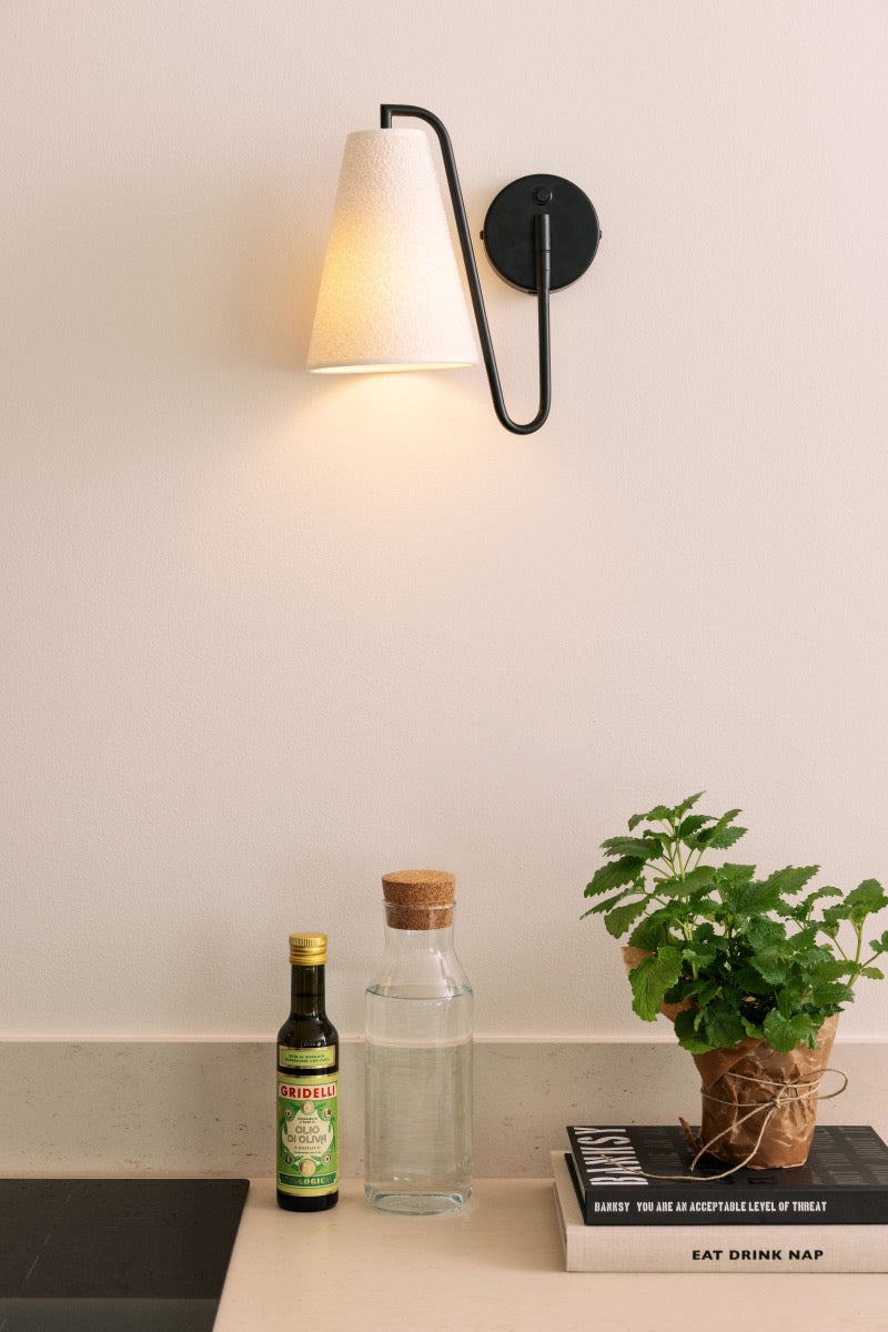 Lou Seinavalgusti, Must - Globen Lighting - snug.ee