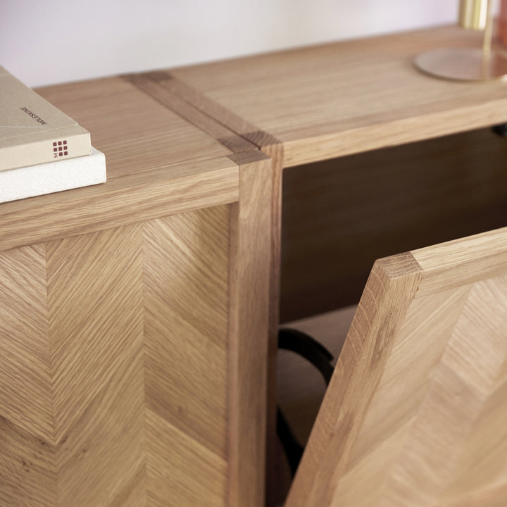 Herringbone Jalatsikapp / Seinakapp - Hübsch Disainmööbel - snug.ee