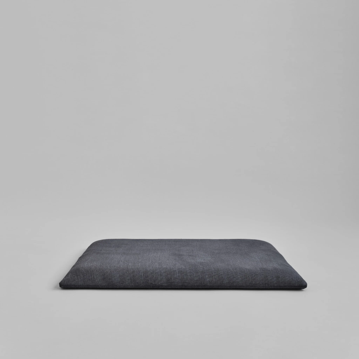 Brutus Lounge Tooli Istmepadi, Charcoal - 101 Copenhagen - snug.ee