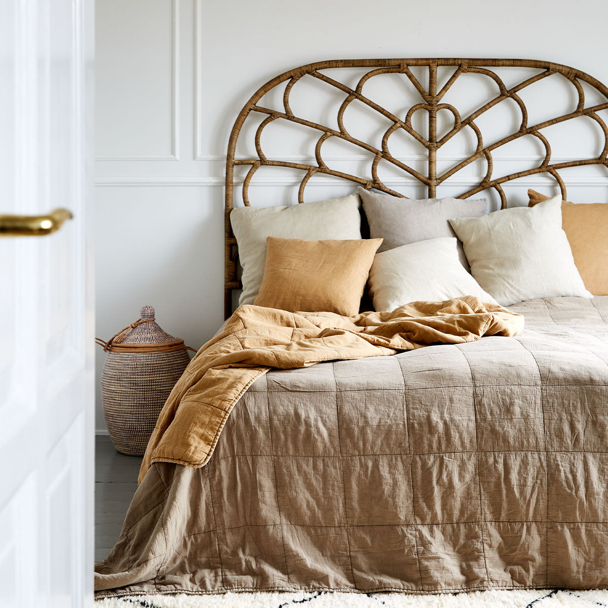 Celia Voodipeats, Antiik - Sika-Design - snug.ee