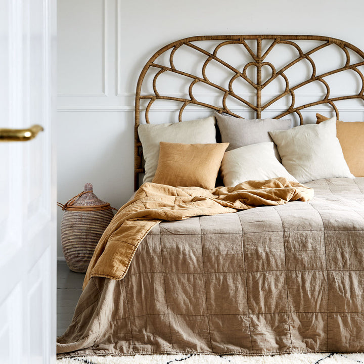 Celia Voodipeats, Antiik - Sika-Design - snug.ee
