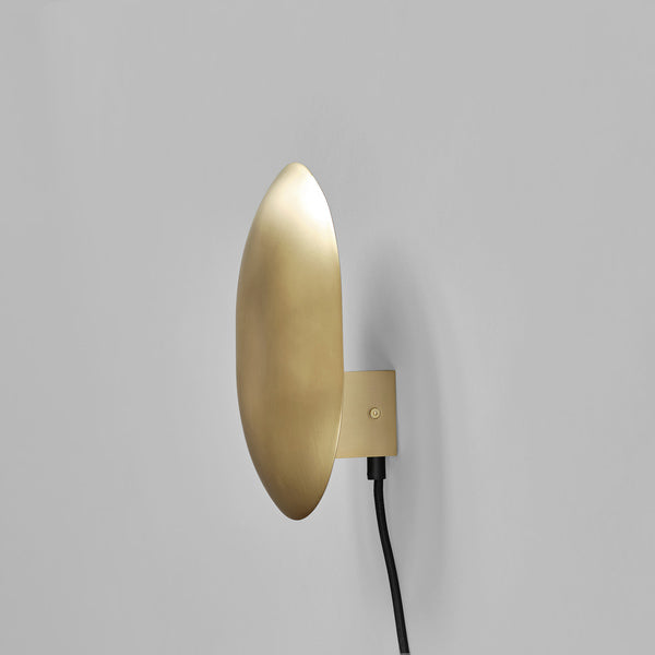 Clam Seinavalgusti, Messing - 101 Copenhagen - snug.ee