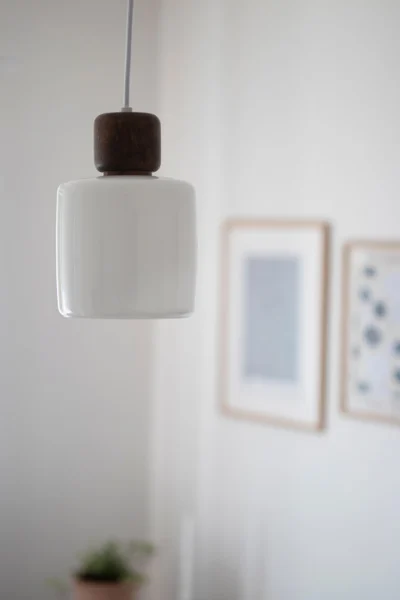 Dot 23 Rippvalgusti, Valge
