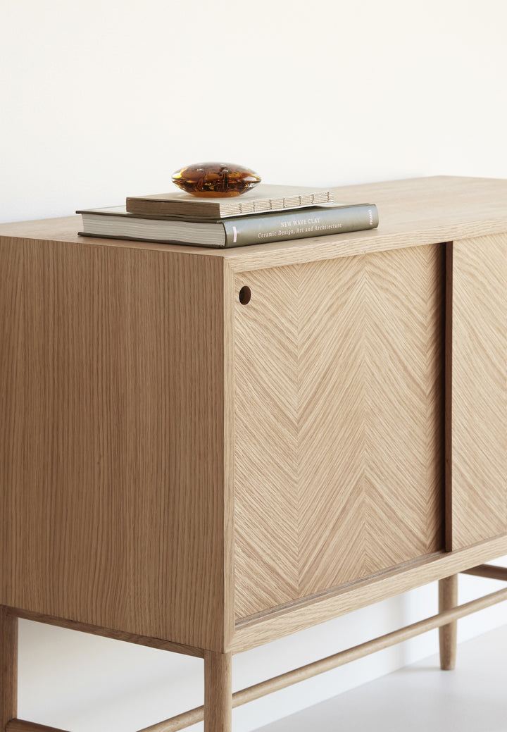 Herringbone Tammepuidust Kummut - Hübsch Disainmööbel - snug.ee
