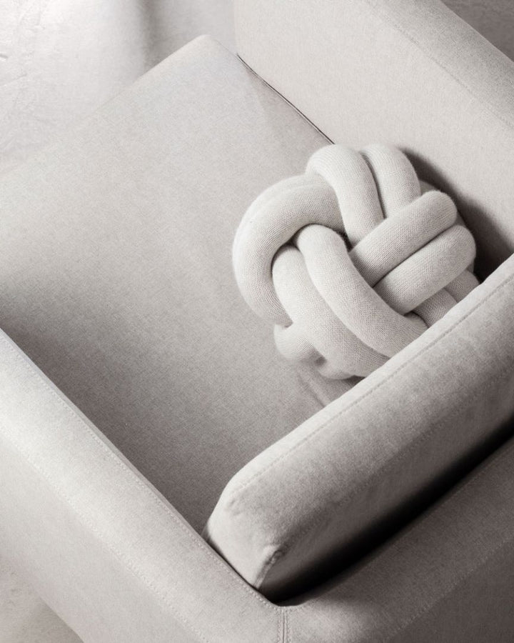 Knot Dekoratiivpadi, White Grey - Design House Stockholm - snug.ee