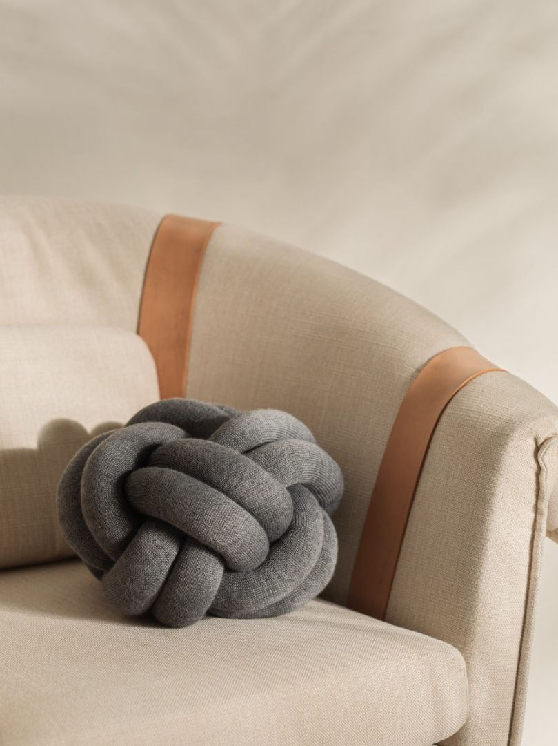 Knot Dekoratiivpadi, Hall - Design House Stockholm - snug.ee