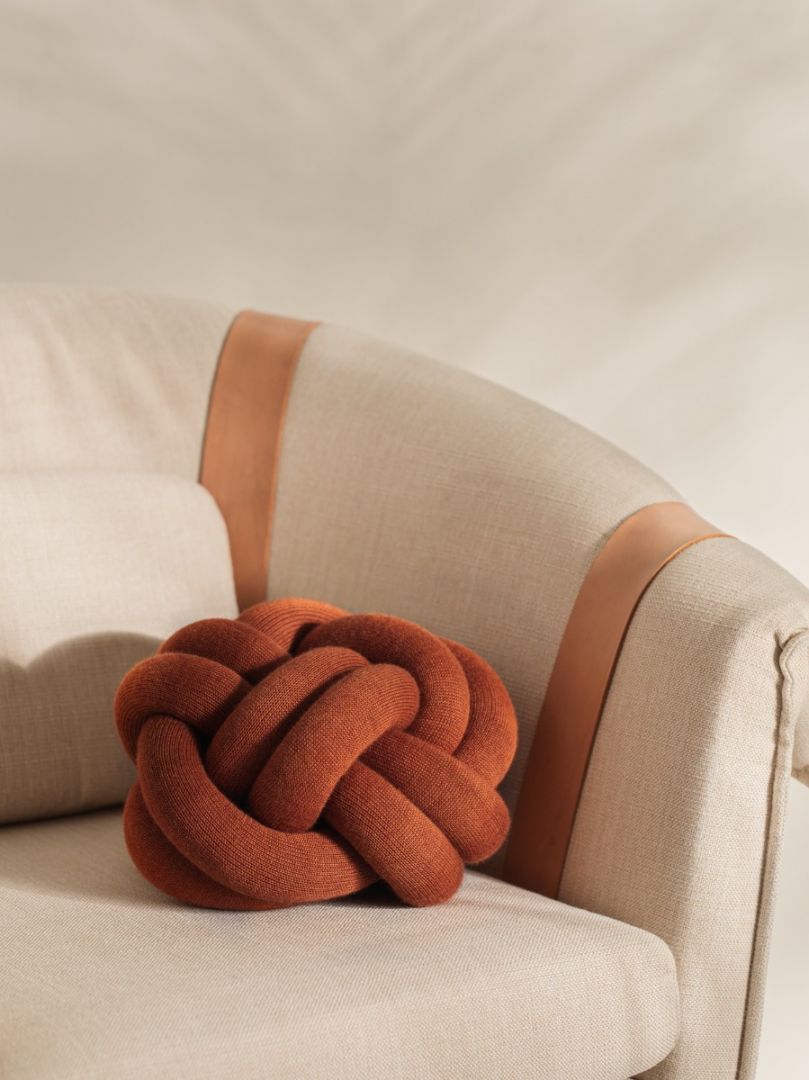 Knot Dekoratiivpadi, Ochre - Design House Stockholm - snug.ee