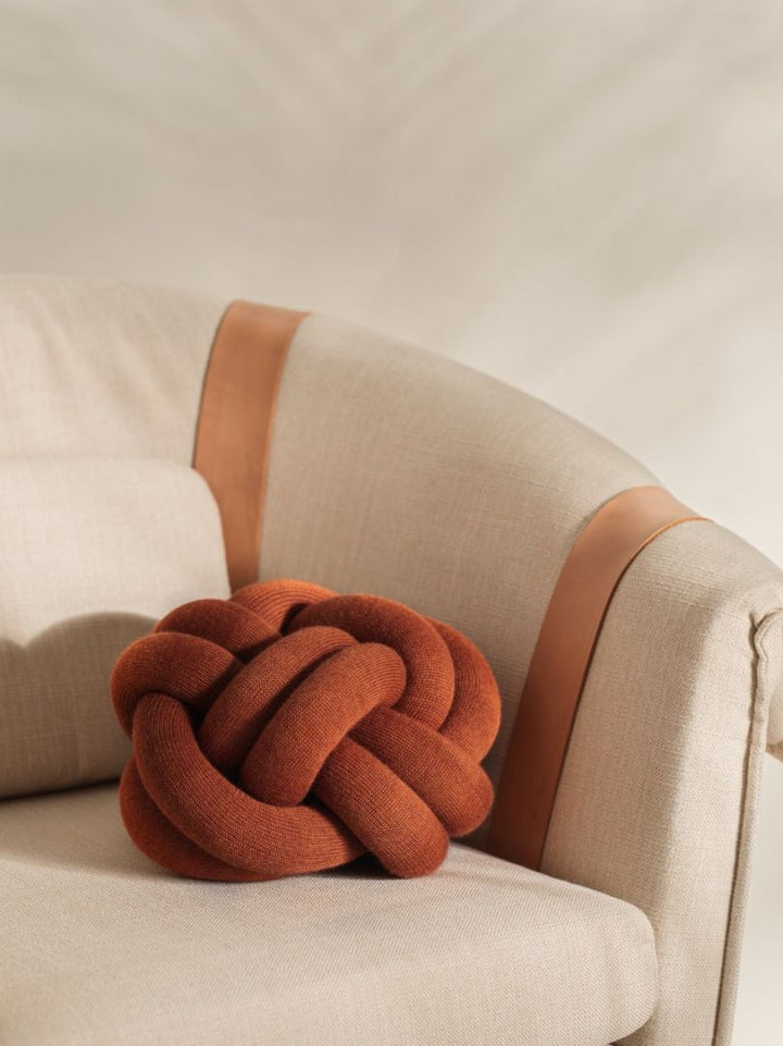 Knot Dekoratiivpadi, Ochre - Design House Stockholm - snug.ee