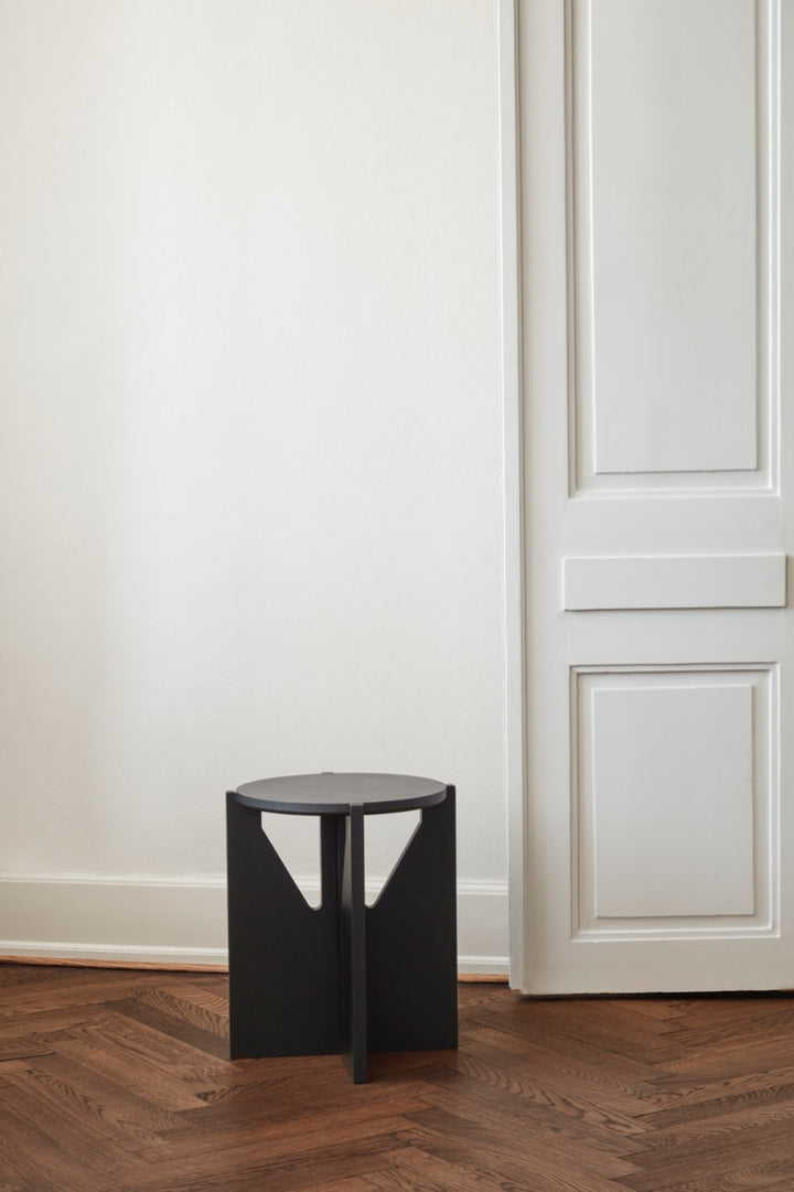 Simple Abilaud / Taburet, Must - Kristina Dam - snug.ee